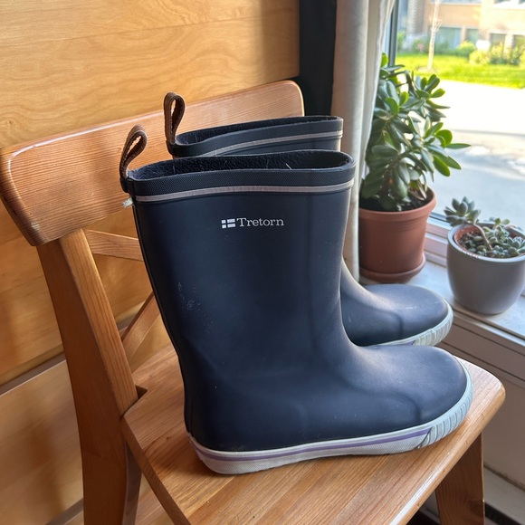 Like CÉLINE rubber boots - NWTB TRETORN Rubber and Leather Boots - Navy size 37 - Picture 2 of 7